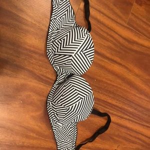 Strapless bra with straps